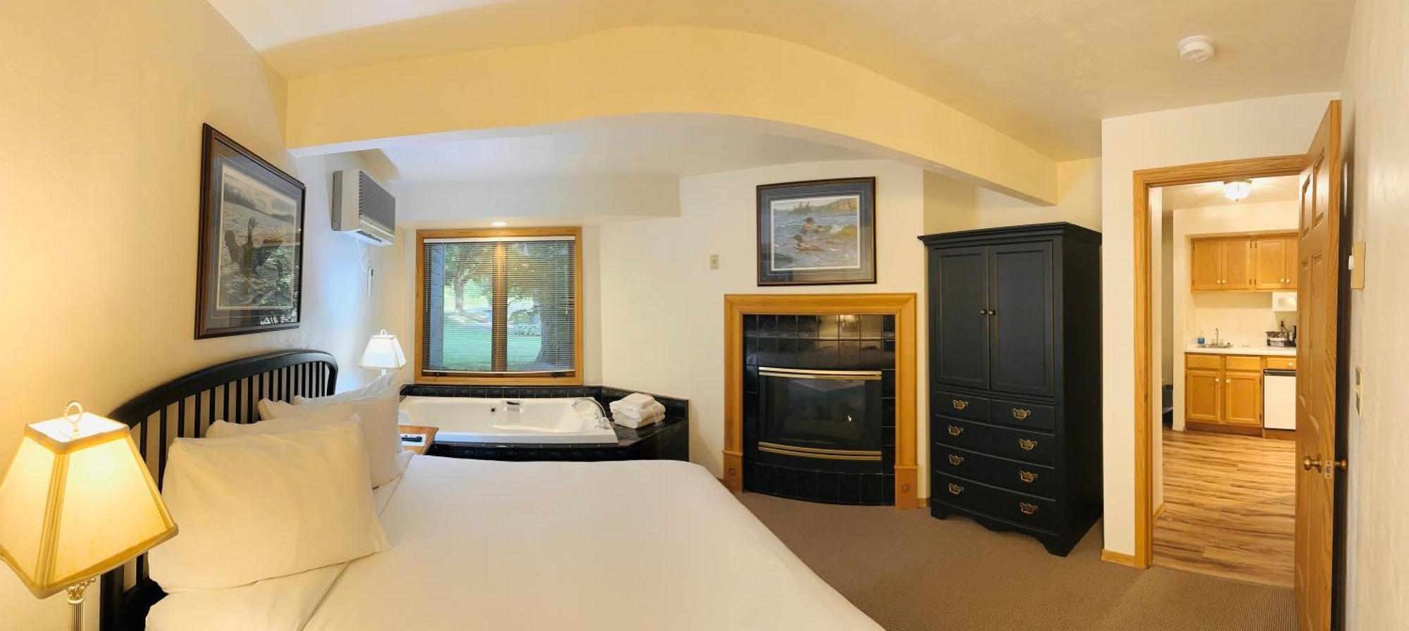 The Lodge At Leathem Smith Стърджън Бей Екстериор снимка