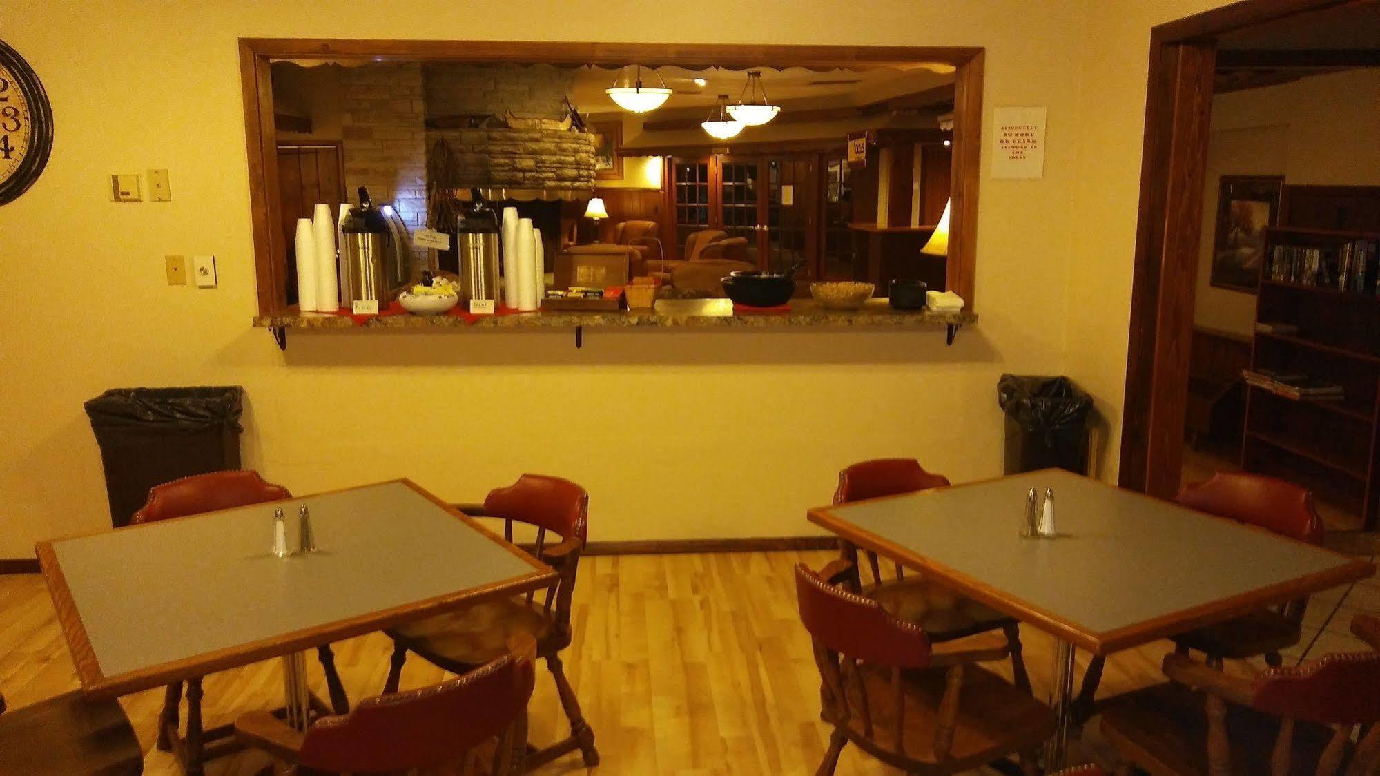 The Lodge At Leathem Smith Стърджън Бей Екстериор снимка